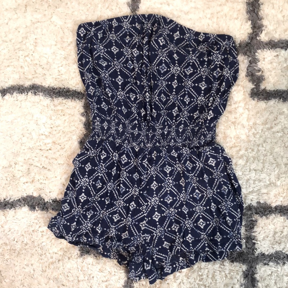 Forever 21 - strapless short beach romper - Small